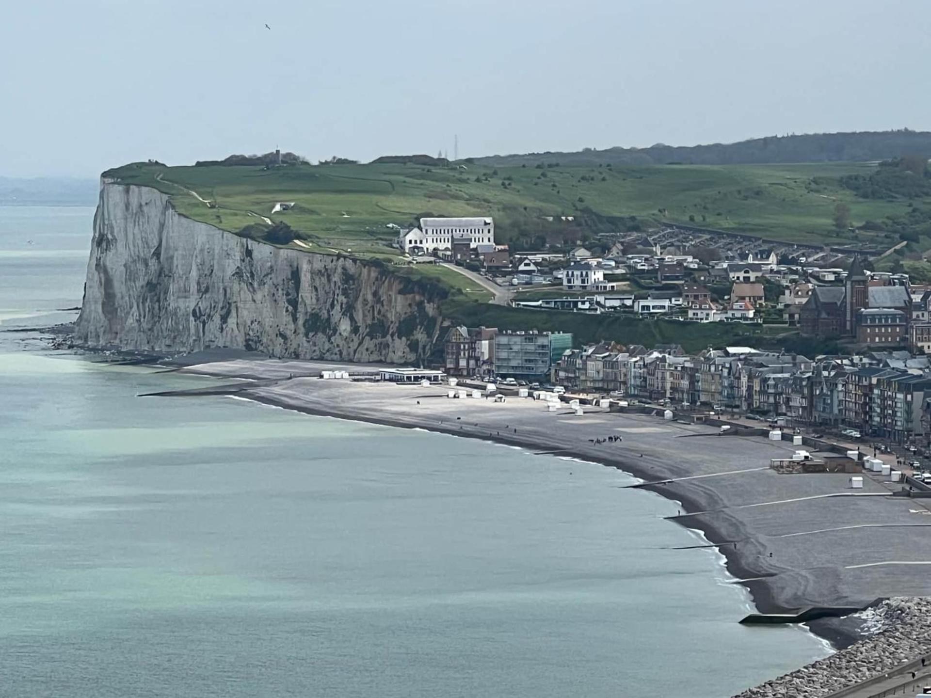 Caprices De Mer Appartement Avec Grand Balcon Et Vue A 300 M Plage, Apercu Mer, Lit Queen Size, Mers Les Bains Le Treport , Petit Dejeuner En Option, 2 Velos Fournis Exterior foto